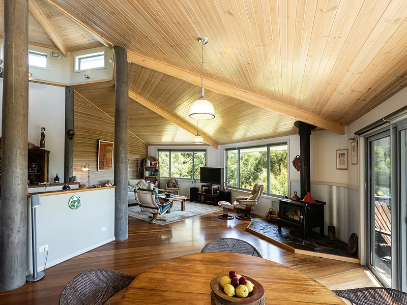 A Light Filled Idyllic Lifestyle Property  