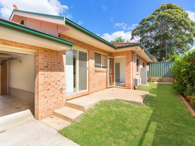 Quiet villa in private block