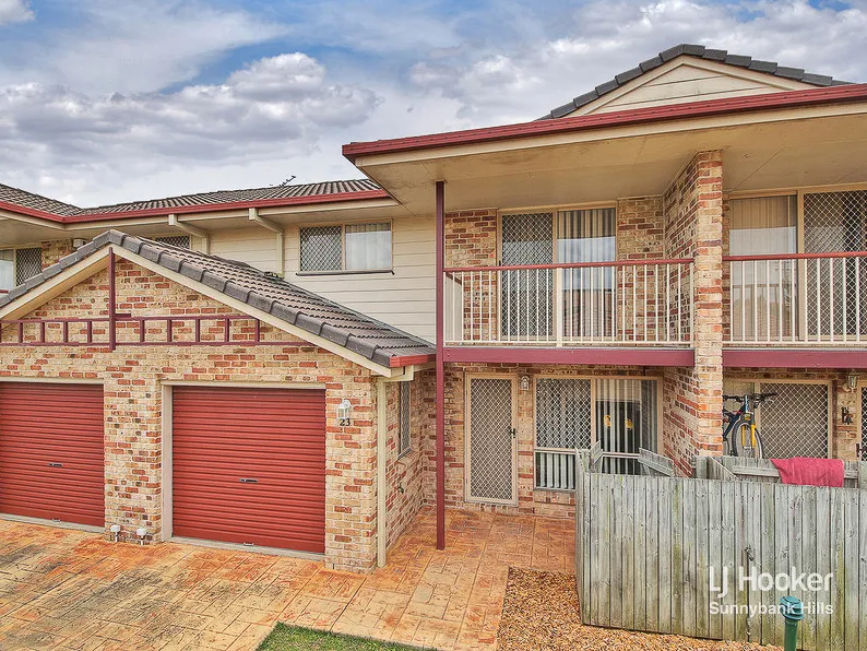 3 BEDROOM TOWNHOUSE - CLOSE TO WARRIGAL HEIGHTS SS & RUNCON SHS