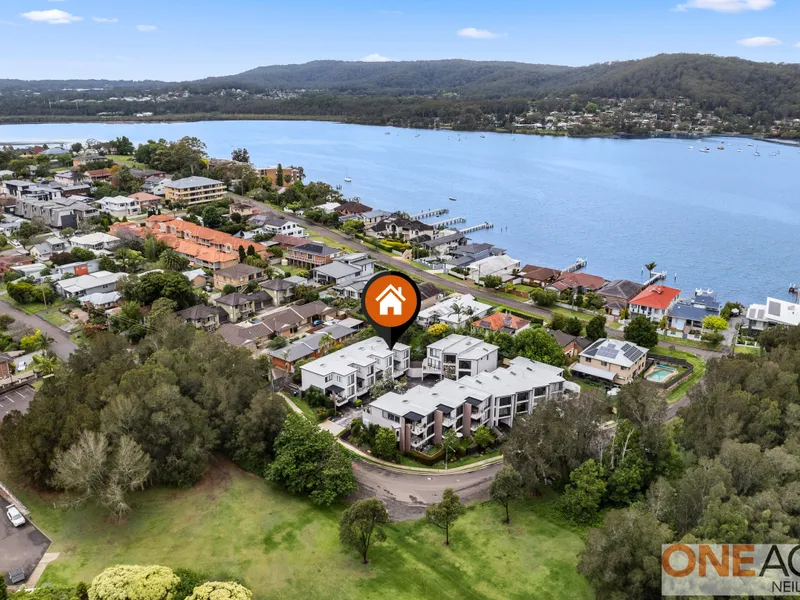 CAROLINE BAY CONTEMPORARY LIVING TOWNHOUSE