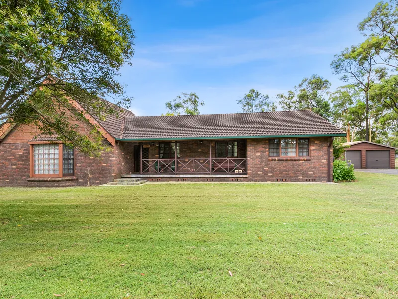 5 arable & flood free acres, breeding kennel facilities, quality home