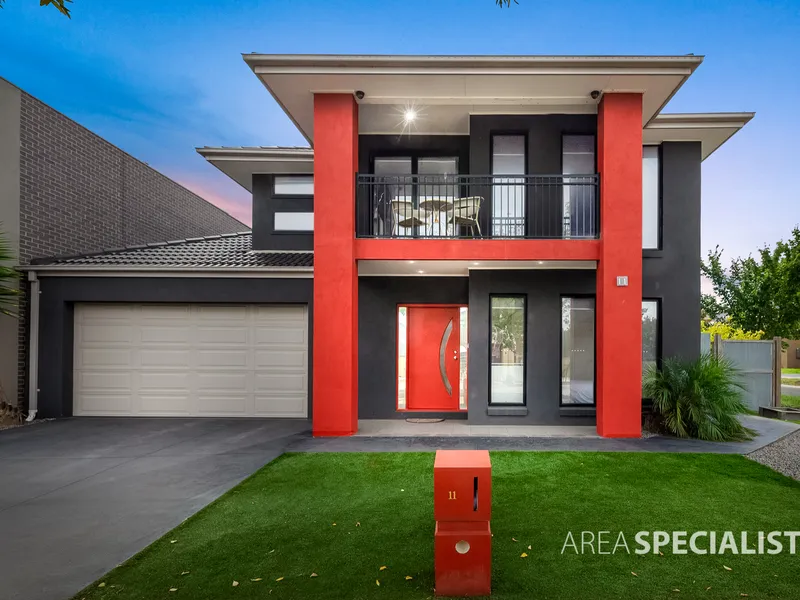 listedAS - 5 BEDROOMS INCLUDING 2 MASTER - JUST WALK UP TO THE LAKE and SHOPS