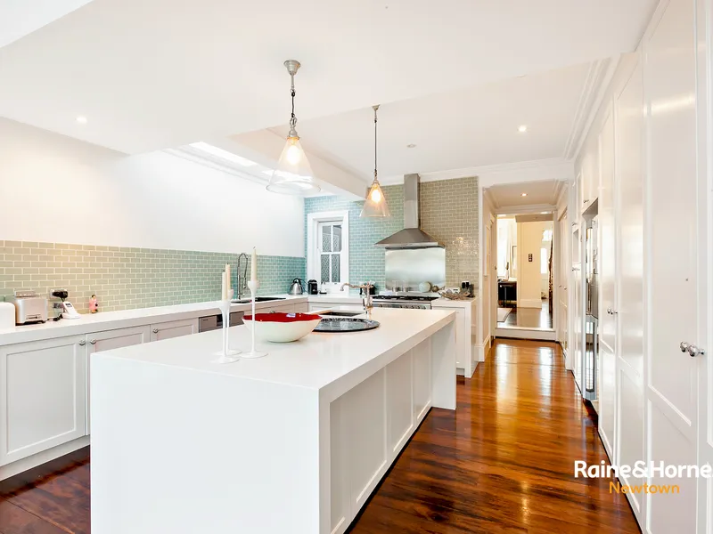 Grand Victorian in premier location