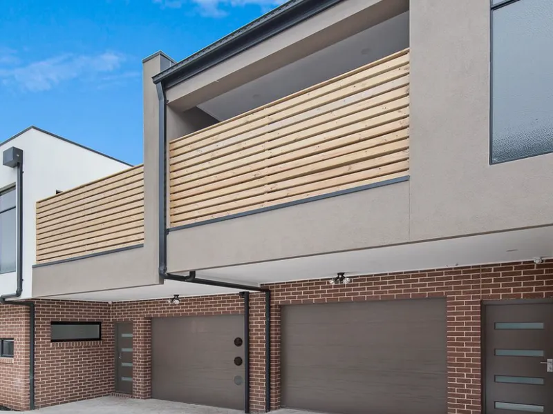 Modern Townhouse 2 Bedroom & 2 bathroom & 2.5 toilets