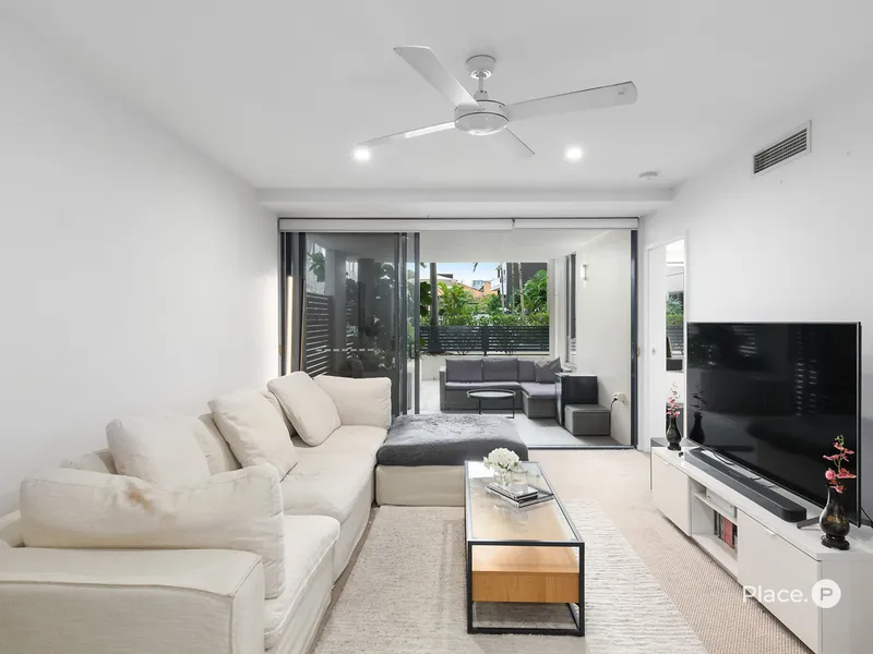 Ground-level two-bedroom apartment, close to Brisbane's CBD