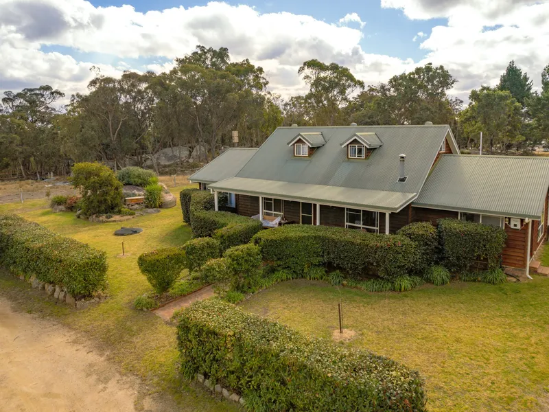 SUPERB ACREAGE LIFESTYLE, GRANITE BOULDERS, PEACE ON EARTH