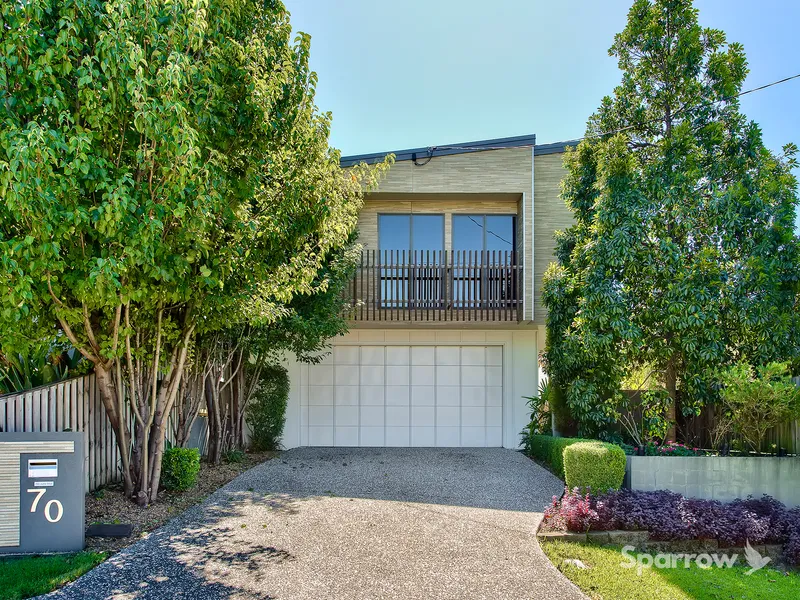 SPRAWLING CONTEMPORARY HOME WITHIN METRES FROM OXFORD STREET