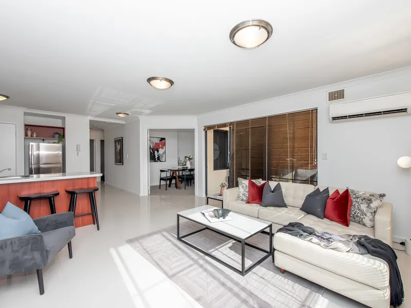 SECURE AND SPACIOUS APARTMENT- READY TO MOVE IN!