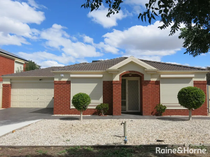 FRESHLY PAINTED SPACIOUS FAMILY HOME 