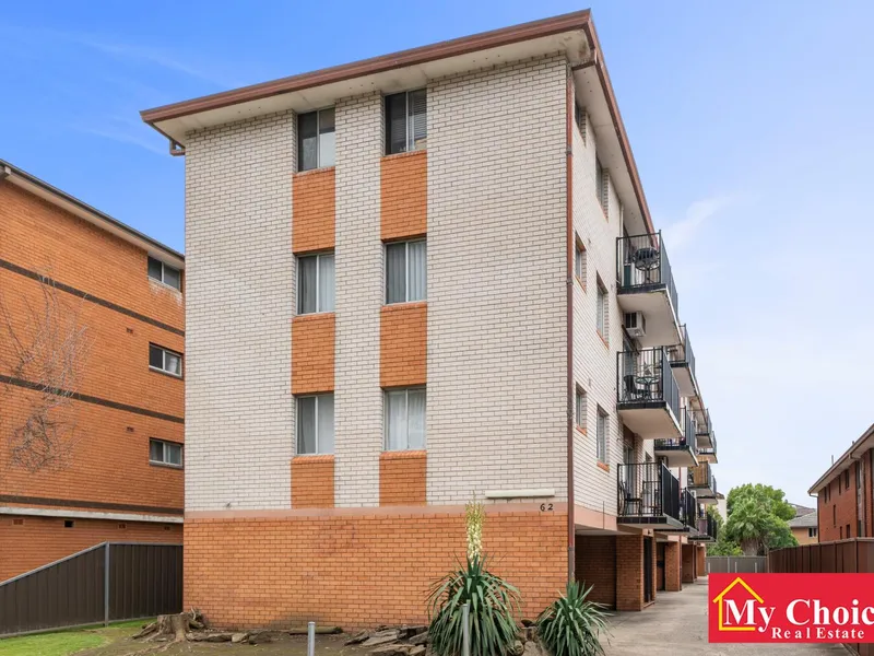 Walking Distance To Train Station!