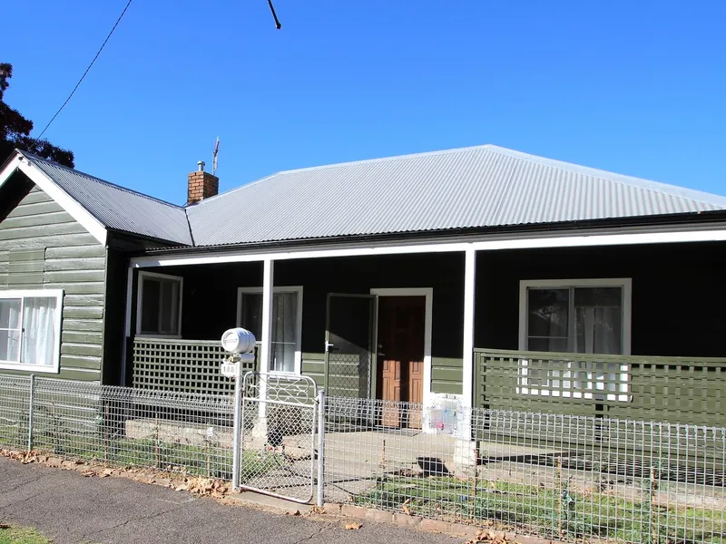 4 blocks from CBD, recently updated