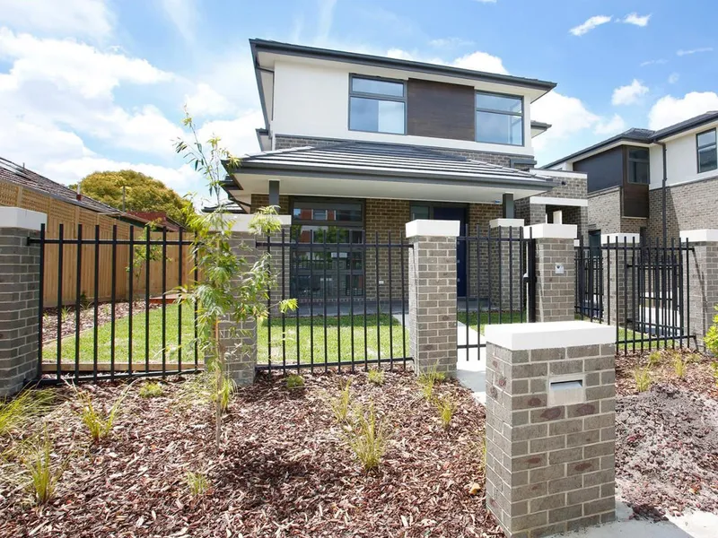 Luxurious & Sunny Family Home