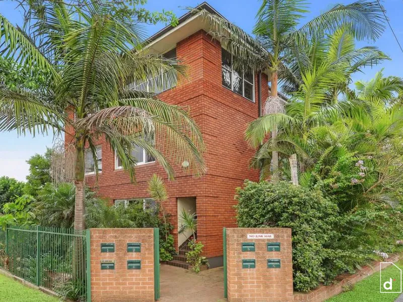 IDEAL LOCATION TWO BEDROOM UNIT