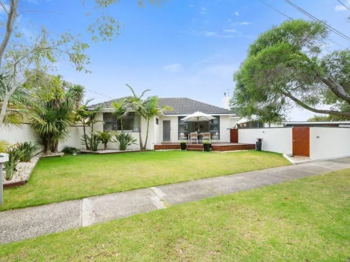 Live the Entertainers Lifestyle Looking over Golf Course!