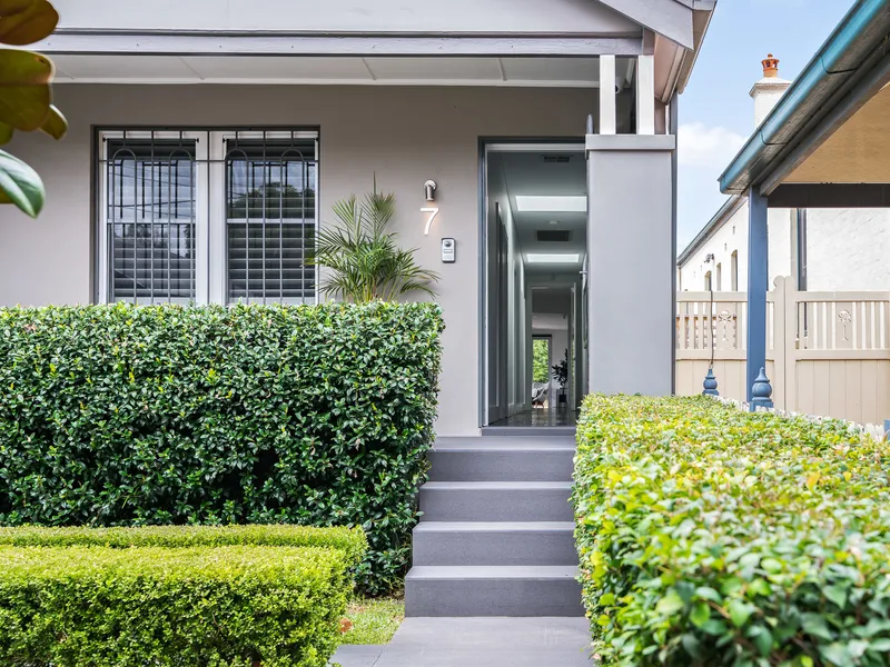 FAMILY OASIS DESIGNED FOR THE ENTERTAINER