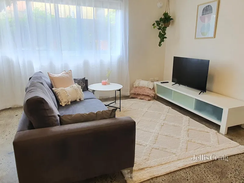 Easy & affordable with an expansive Royal Park ‘backyard’