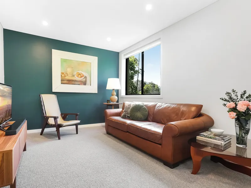 Stylish Coastal Living With Balcony, Leafy Outlooks & Garage