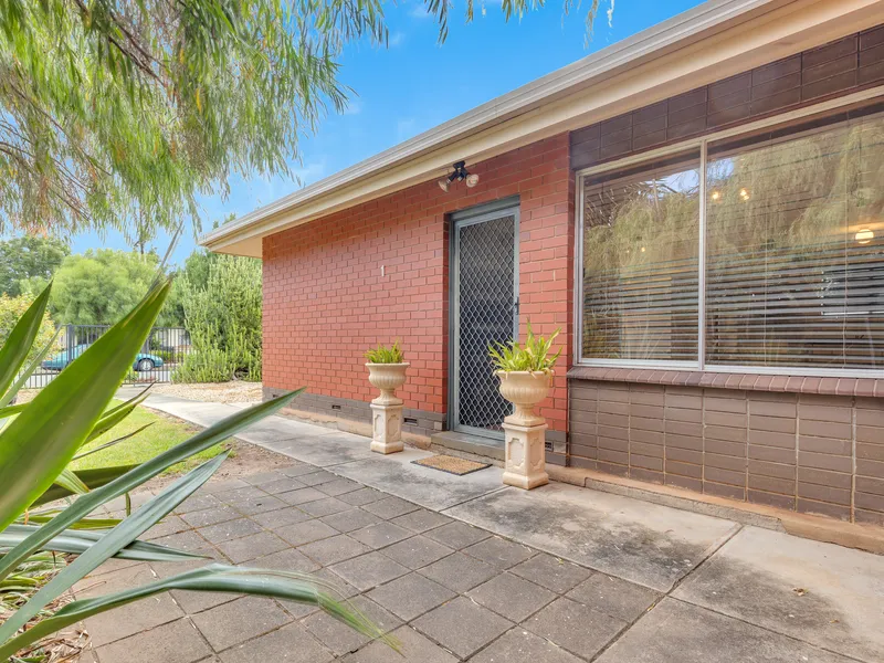 PERFECT OPPORTUNITY FOR FIRST HOME BUYERS & DOWNSIZERS & INVESTORS & SET IN A GREAT LOCATION