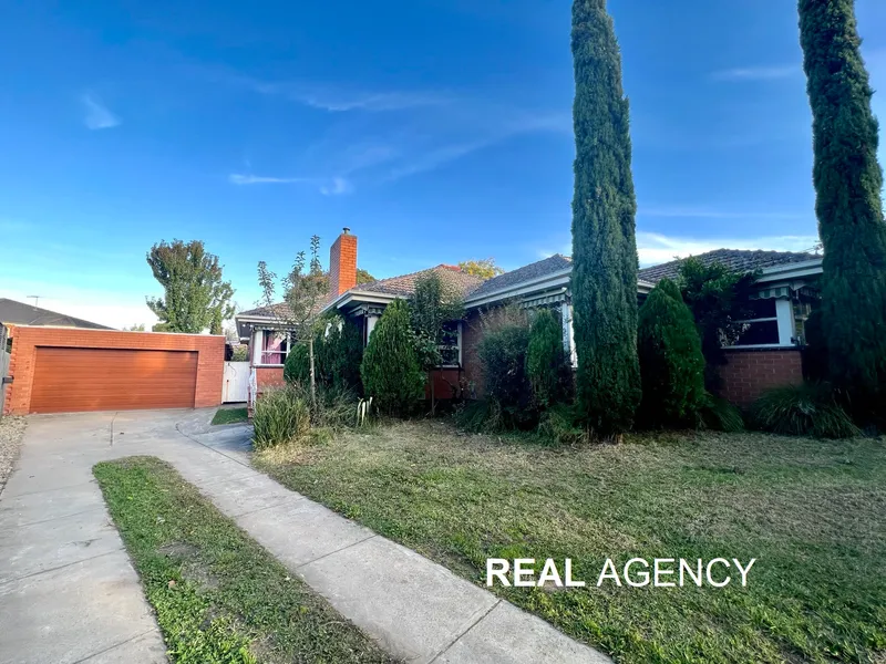 $850/w Renovated 5 Bed 3 Bath 3 Wc DLUG- Prime Location Absolutely Convenient