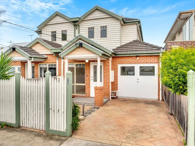 Light filled 3 bedroom townhouse