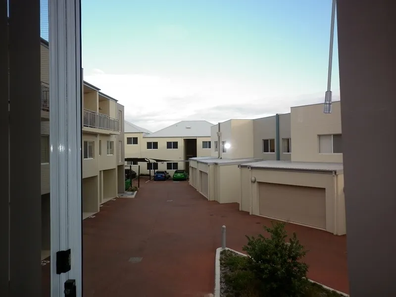 EASY APARTMENT LIVING