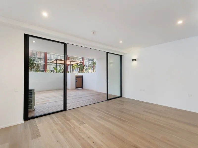 Rare terrace styled three bedroom for lease