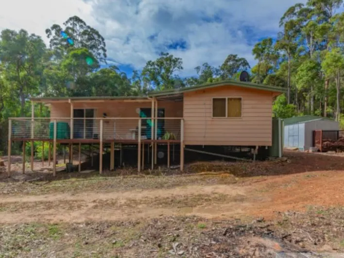 LARGE QUALITY HOME MINUTES TO STUNNING LAKE!!