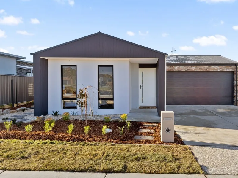 Brand new family home on a generous 473m2 block