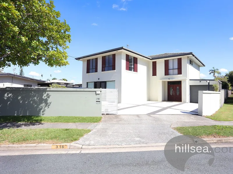 QUALITY HOME CLOSE TO WATER