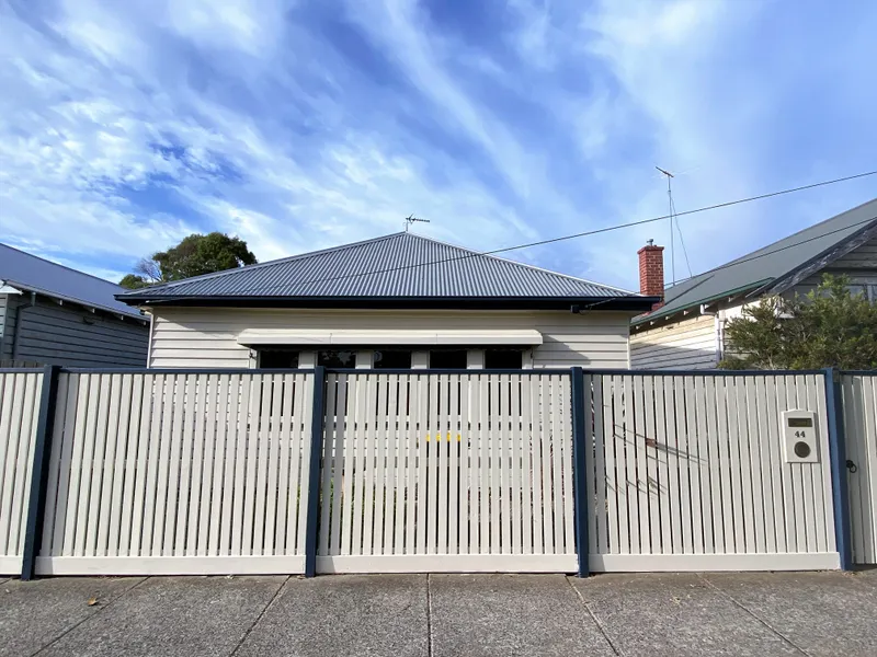 FRESHLY PAINTED THREE BEDROM HOUSE