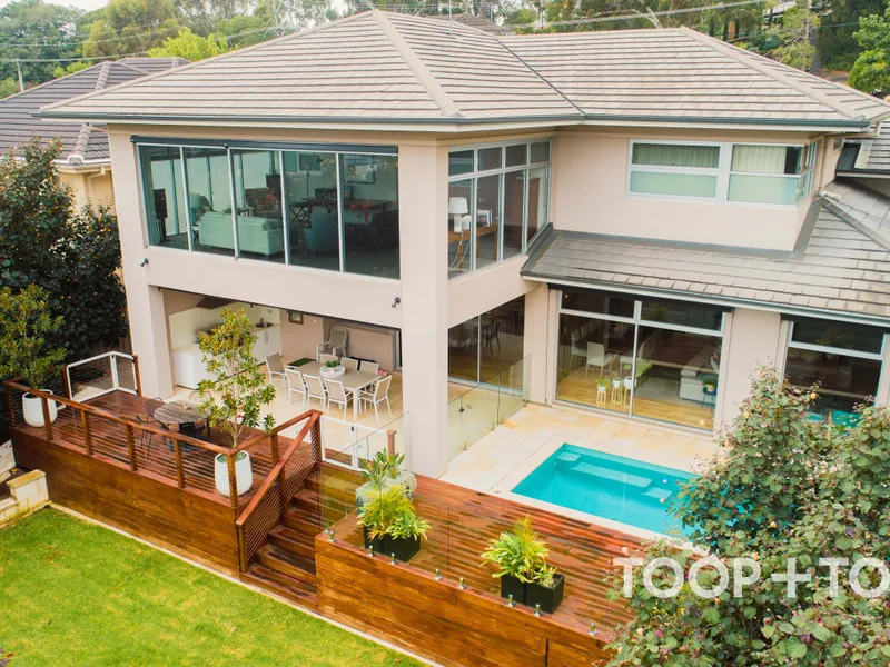 Executive Family Residence in Privileged Location