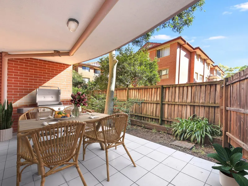 Ultra-Convenient Apartment with Sunny Private Courtyard