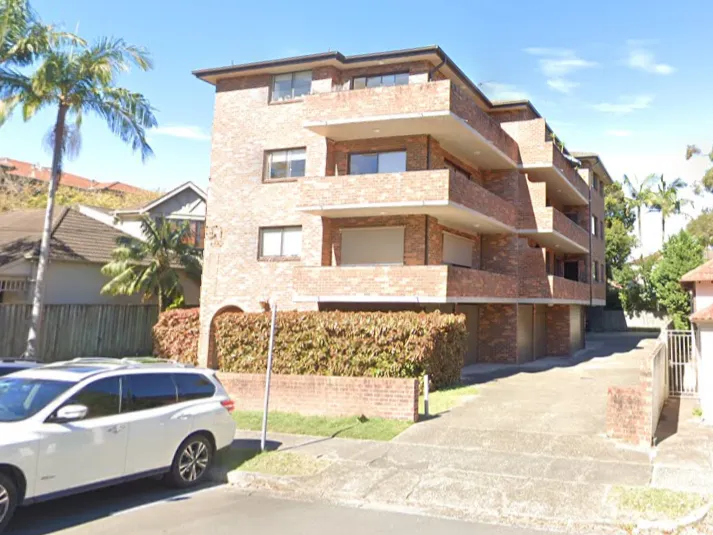 Spacious 2 bedroom unit with 3 balconies