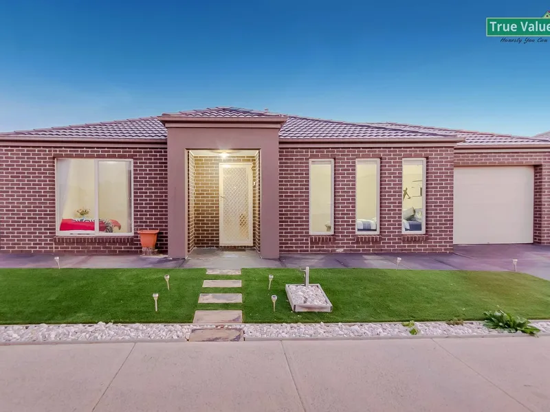 Close to schools in Tarneit! Family home with 6KWSolar panels, ducted heating and evaporative cooling! 
