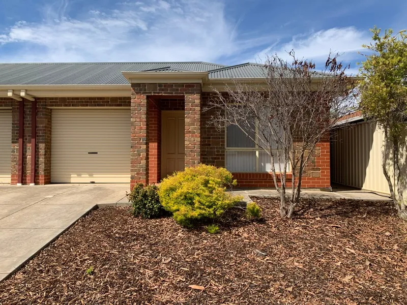 Lovely Three Bedroom Courtyard Home + 2nd Living area!