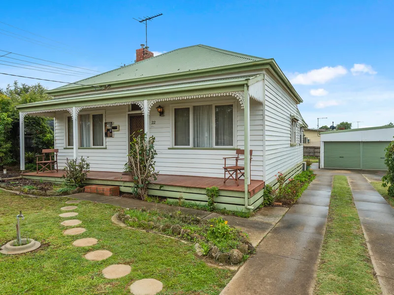 RIPE FOR RENOVATION, A PERFECT FIRST HOME OR INVESTMENT.