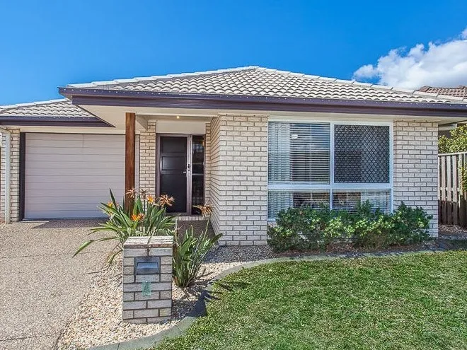 Immaculate low maintenance living with ducted air, just in time for Christmas!