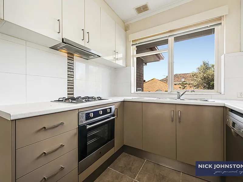 Sun Splashed, Spacious & Positioned for Lifestyle