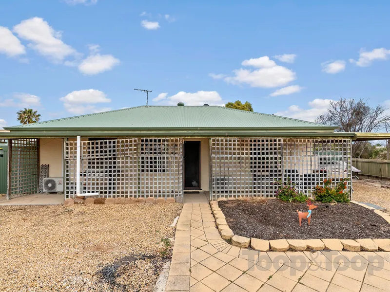 Outstanding outdoor entertaining and even your own private workshop! Stake your claim in Parham with your own slice of paradise!