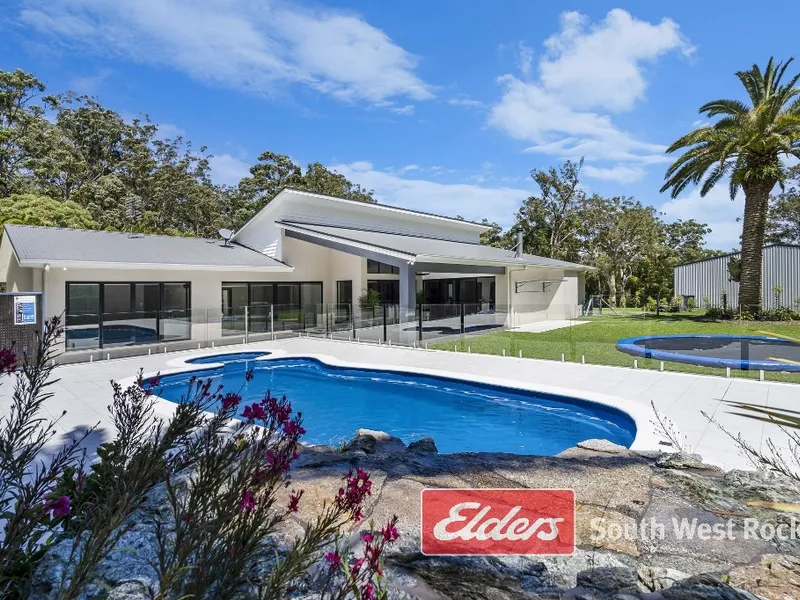 ONE OF THE BEST - Acres & Space All Minutes To Town & Beach