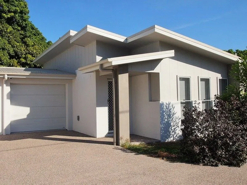 Two bedrooms, Two bathrooms close to the beach!!