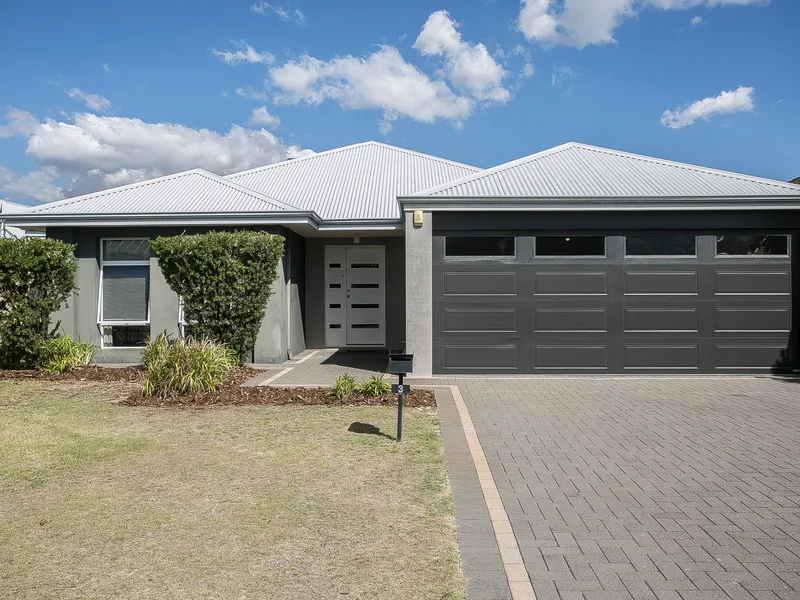 Modern & Sprawling Home with Double Garage, Family Room & Study!