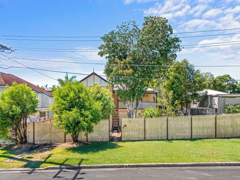 CHARACTER QUEENSLANDER - MOVE IN OR REDEVELOP