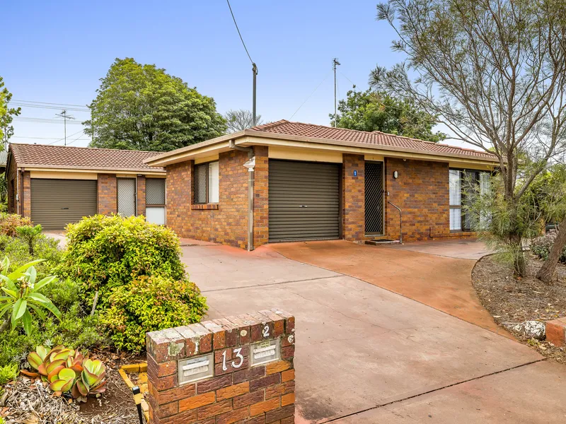SOLID BRICK DUPLEX. STRATA TITLED & NEAT AS A PIN!!