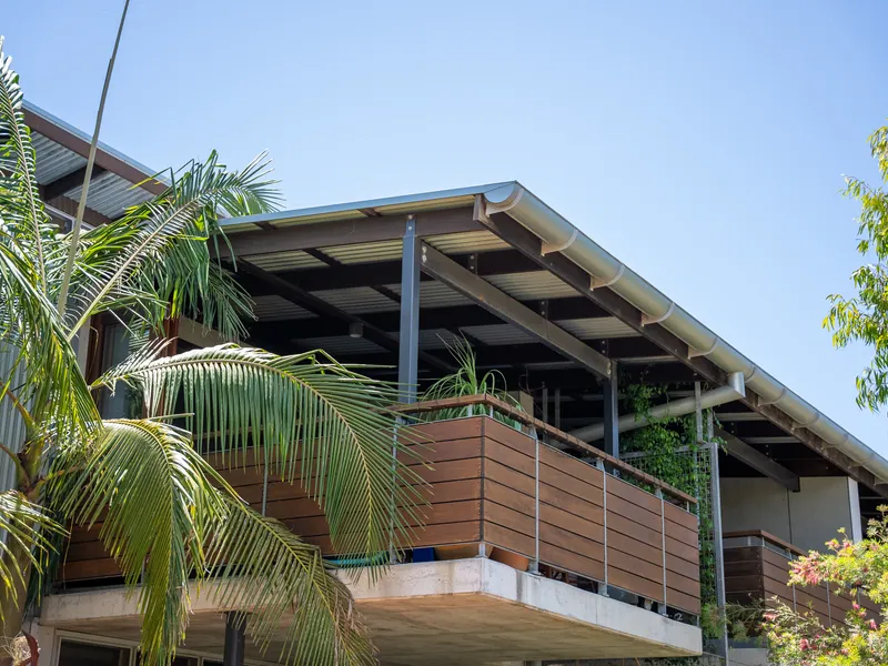 Habitat 1 bed apartment with commercial premise downstairs.