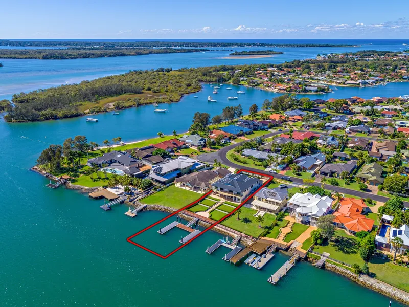 PALATIAL WATERFRONT ESTATE