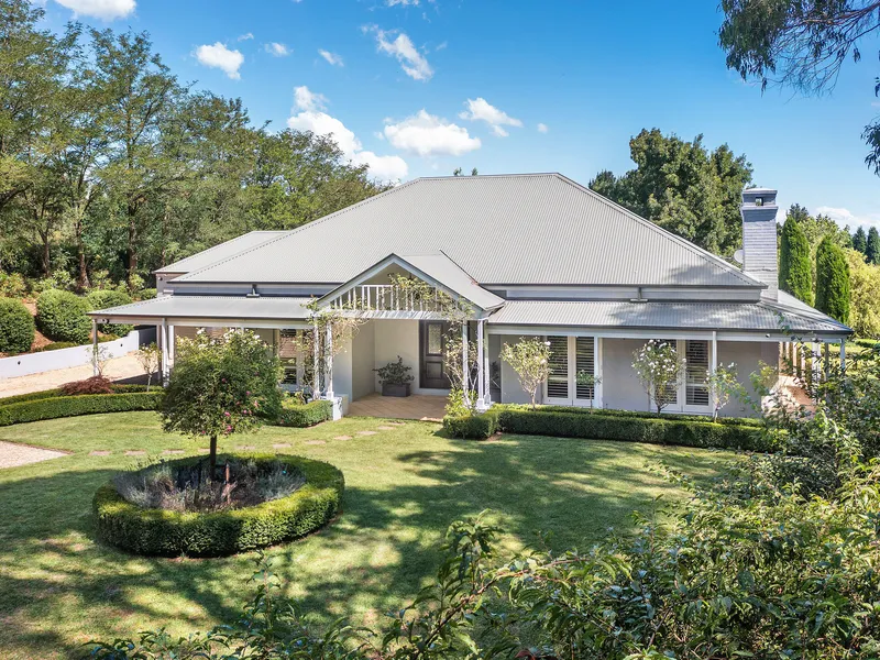 Bespoke family home on a sanctuary-like private acre.