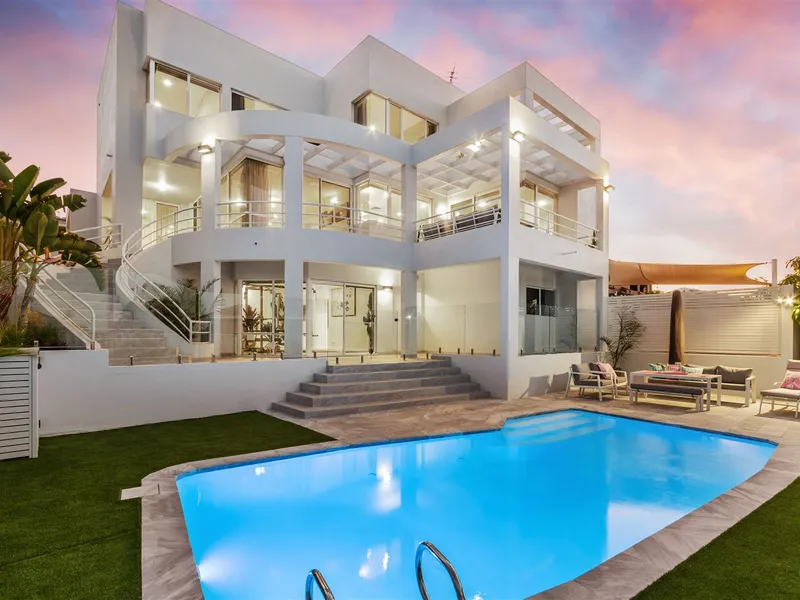 Unrivalled Tri-Level Masterpiece