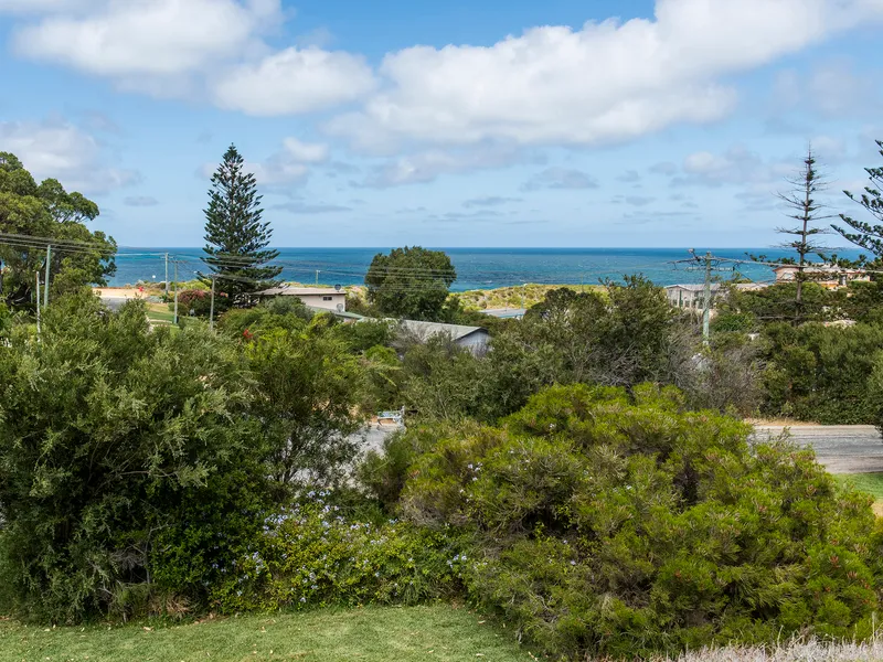 Classic Beach House with Stunning View
