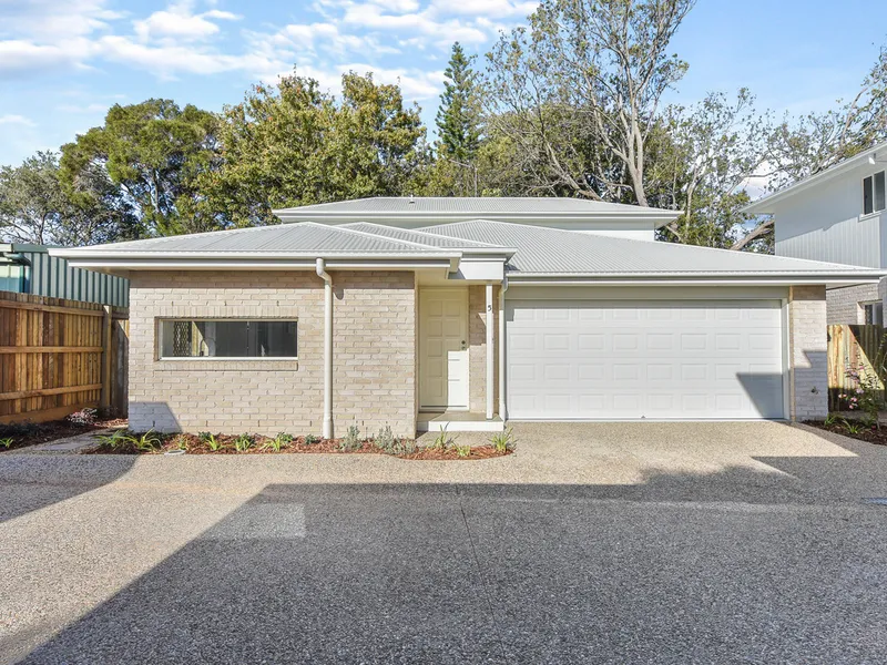 NEW & LUXURIOUS TOWNHOUSES